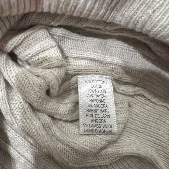 Abercrombie sweater with beading. - Picture 4 of 4